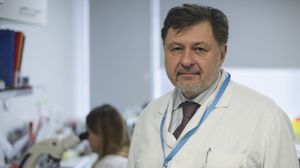 Se dau bani rudelor pentru a semna și a fi de acord cu COVID-19 drept cauză a decesului? Cele mai cunoscute mituri despre coronavirus, demontate de profesorul Alexandru Rafila