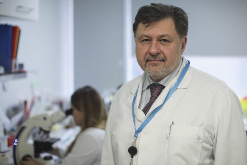 Se dau bani rudelor pentru a semna și a fi de acord cu COVID-19 drept cauză a decesului? Cele mai cunoscute mituri despre coronavirus, demontate de profesorul Alexandru Rafila