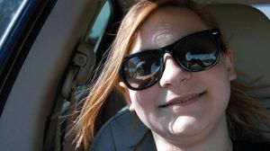 Un selfie din mașină cu un detaliu cutremurător! Ce se afla în poza făcută de către o tânără