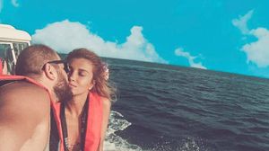  Lora, semnal de alarmă pentru românii care nu poartă mască de protecție. Cântăreața, blocată în Bali, de la începutul pandemiei