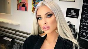 Loredana Chivu, ipostaze incendiare în costum de baie! Vedeta și-a arătat noile silicoane!