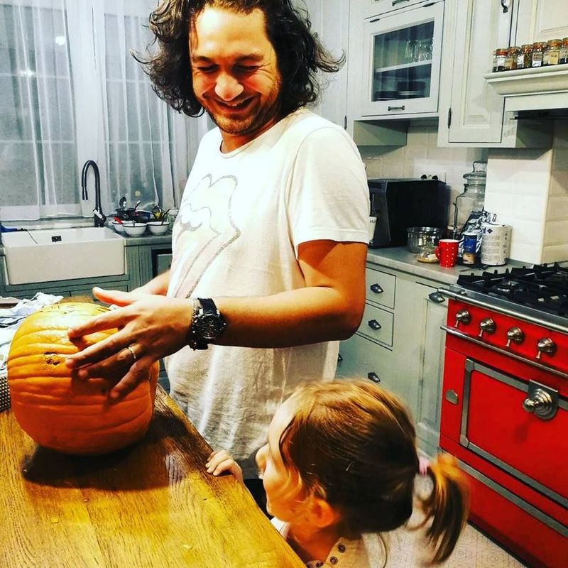 Florin Dumitrescu, un chef de succes și... un sportiv de performanță în tinerețe! Florin Dumitrescu, un chef de succes și... un sportiv de performanță în tinerețe!