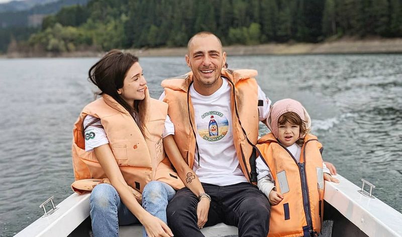 Primele imagini din apartamentul de sute de mii de euro &icirc;n care s-au mutat Vladimir Drăghia și Alice Cavaleru, cu familia