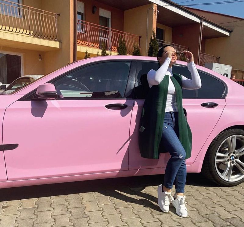 Nimic nu e &icirc;nt&acirc;mplător! Carmen de la Sălciua și Culiță Sterp și-au v&acirc;ndut bolizii de lux &icirc;n același timp