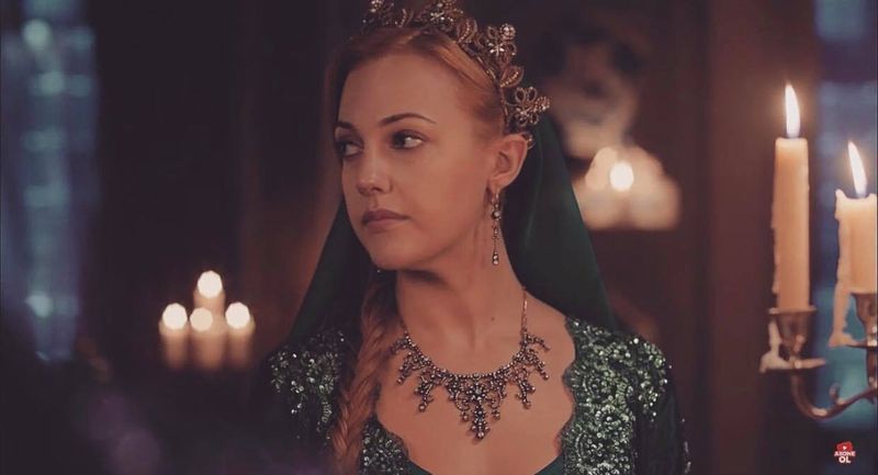 Hurrem din serialul turcesc &rdquo;Suleyman Magnificul&rdquo; și-a deschis propria afacere &icirc;n Germania. Părăsită de soț c&acirc;nd era &icirc;nsărcinată, actrița &icirc;și crește singură fetița