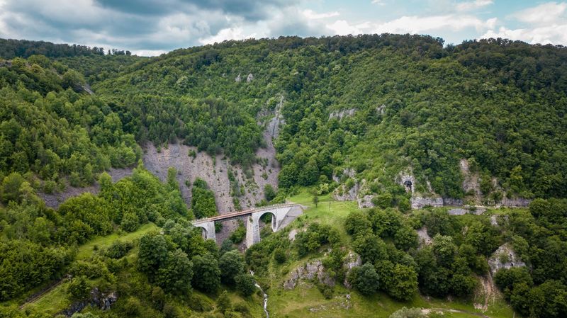 ROventura. George Mihai si Andreea Stravoiu va prezinta spectacolul naturii din Banatul Montan ROventura. George Mihai si Andreea Stravoiu va prezinta spectacolul naturii din Banatul Montan
