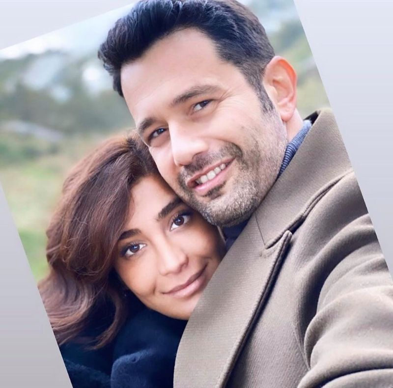 Ali din serialul turcesc &rdquo;Dragoste și secrete&rdquo; trăiește o frumoasă poveste de dragoste &icirc;n afara platourilor de filmare. Cu cine se iubește celebrul actorul!