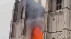 Vestea tragică a dimineții! Un incendiu cumplit a început în urmă cu puțin timp. Catedrala arde din temelii