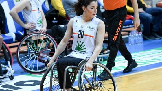 O româncă aflată în scaun cu rotile, umilită în Italia: Marș în...