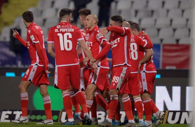 Focar de COVID-19 la Dinamo! Trei jucători au fost depistați pozitiv Focar de COVID-19 la Dinamo! Trei jucători au fost depistați pozitiv