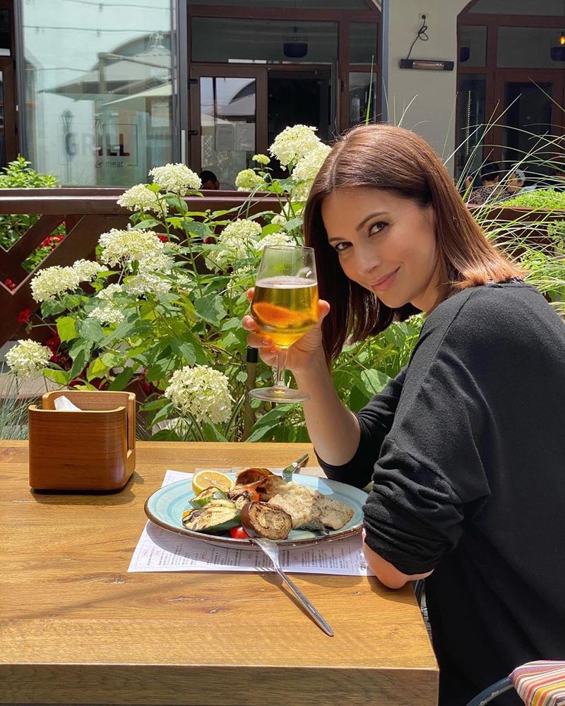 Andreea Berecleanu a dat vacanțele sofisticate pe meleagurile natale