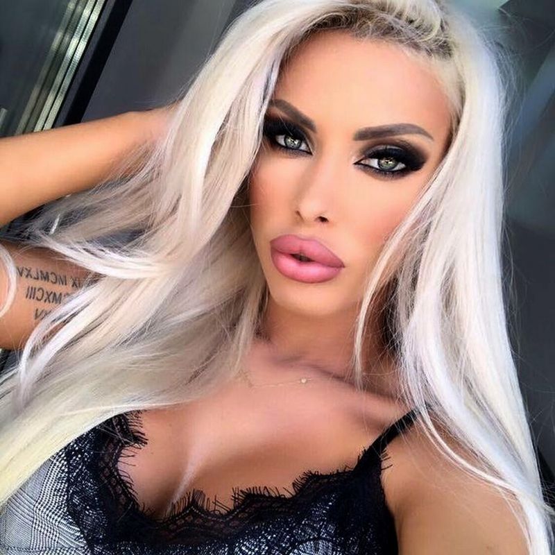 Loredana Chivu, în ipostaze greu de imaginat, la mare! Abia se ținea pe picioare. Ce a pățit blondina?