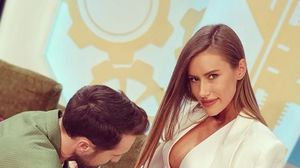 Dani Oțil și-a pozat iubita aproape goală!