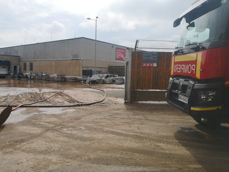 FOTO VIDEO! Inundații &icirc;n Alba Iulia! Mai multe străzi au fost inundate după ploile din acest weekend