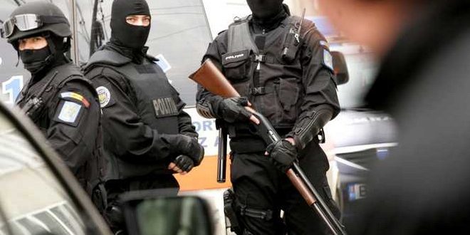 Maneliști t&acirc;lhăriți de clanul Duduienilor. 100 de polițiști au descins peste interlopi