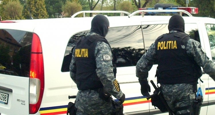 Maneliști t&acirc;lhăriți de clanul Duduienilor. 100 de polițiști au descins peste interlopi