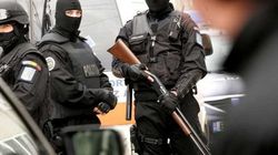 Interlopii s-au tăiat pentru o femeie. Pian a fost înjunghiat în gât