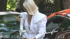 Lidia Buble, apariție incendiară după despărțirea de Răzvan Simion. Artista a coborât din Mustangul roșu, în cea mai sexy ținută, cu sutienul la vedere!