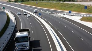 Pe drumul spre destinația de vacanță, 3 români au devenit protagoniștii unui accident rutier, în Bulgaria