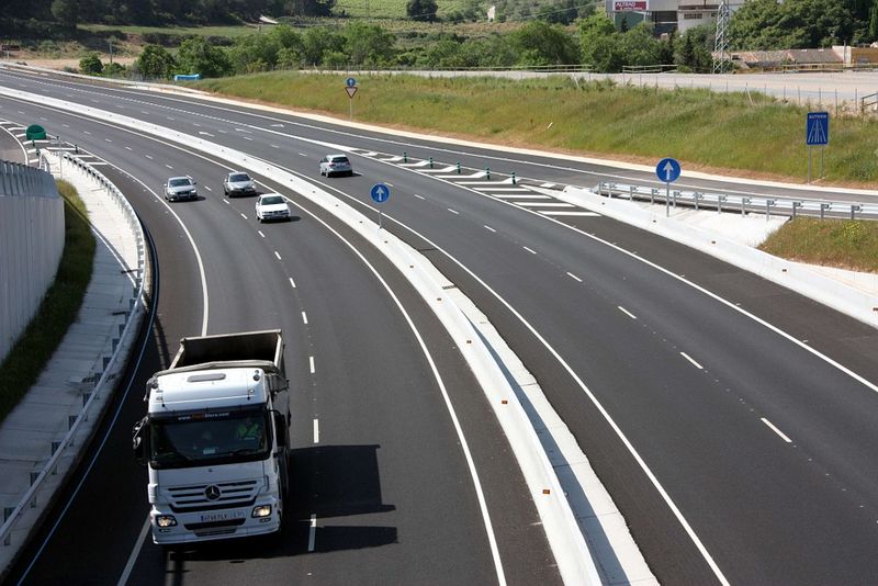 Pe drumul spre destinația de vacanță, 3 români au devenit protagoniștii unui accident rutier, în Bulgaria