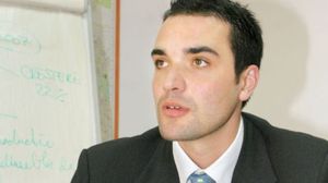 La doar câteva luni de la divorțul de Ileana Lazariuc, Ion Ion Țiriac s-a logodit! Imaginile vorbesc de la sine, este cea mai frumoasă.... La doar câteva luni de la divorțul de Ileana Lazariuc, Ion Ion Țiriac s-a logodit! Imaginile vorbesc de la sine, este cea mai frumoasă....
