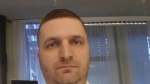 Revolta unui medic român stabilit în Germania: „România a rămas plină de gunoaie, cele mai multe cu două picioare. Românii chiar suferă de sindromul Covid”