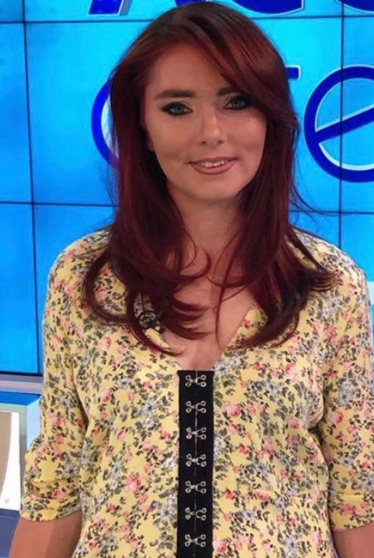 INCREDIBIL ce a fost surprins în live-ul făcut de Vulpița și Viorel! Ce are Veronica de ascuns...? INCREDIBIL ce a fost surprins în live-ul făcut de Vulpița și Viorel! Ce are Veronica de ascuns...?