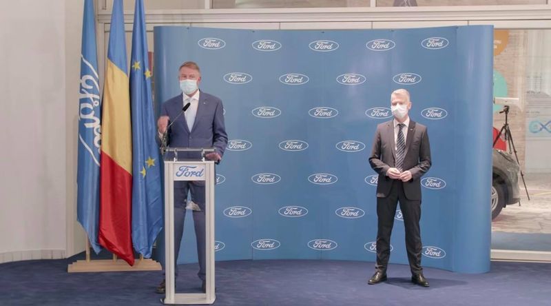 Klaus Iohannis poate ajunge în izolare la domiciliu! Angajat Ford, depistat pozitiv cu coronavirus la o zi după vizita președintelui!