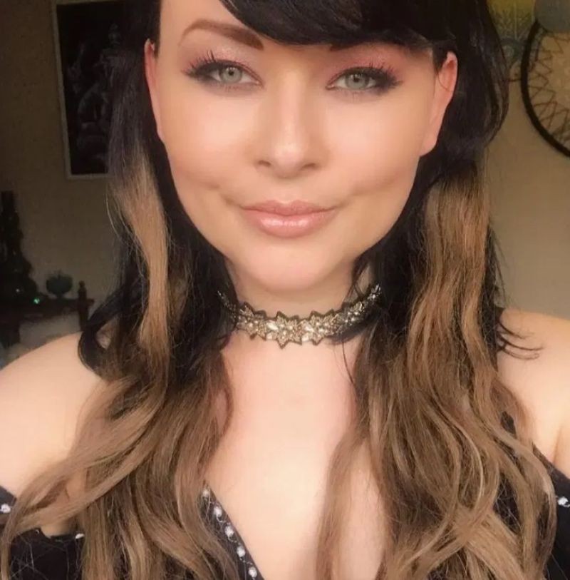 Un simplu sărut de Revelion i-a declanașt o boală incurabilă!