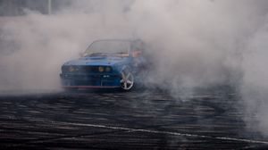 Tragedie: o mamă își plânge băiețelul de doar 8 ani care a murit, lovit de o mașină care făcea curse ilegale