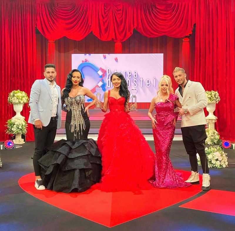 Andreea Mantea, moment emoționant &icirc;n marea finală a sezonului doi Puterea Dragostei! Prezentatoarea și-a luat rămas bun de la emisiune: &rdquo;Am ales să vin acasă...&rdquo;