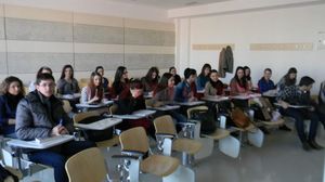 Țeapă de zile mari. Un student i-a dat ani de zile șpagă secretarei unei facultăți de Drept din Craiova, deși era  exmatriculat