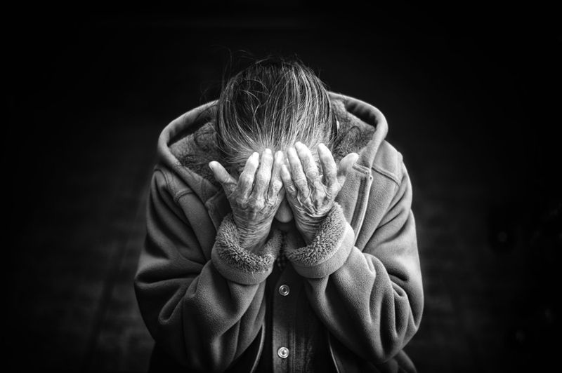 O femeie a fost bătută crunt de soț, iar procurorul a respins cererea de ordin de restricție