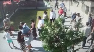 S-a declanșat teroarea într-o piață centrală! Clanurile au ieșit la atac, în plină zi: „Vor înjunghia și români...”