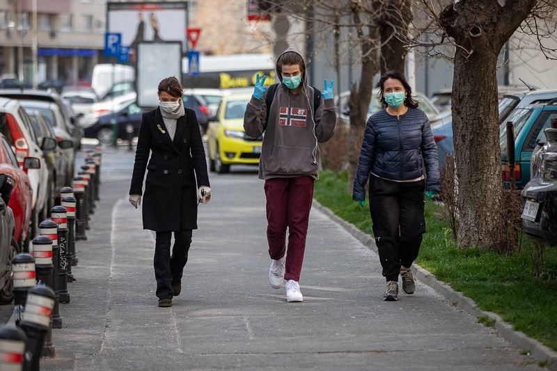 Ultim moment! Noi restricții în România. Terase închise după miezul nopții, măști obligatorii în aer liber