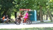 Andreea Bănică, la un pas de leșin în parc! Nu se mai putea ține pe picioare. Cine i-a sărit în ajutor? 
