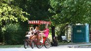 Andreea Bănică, la un pas de leșin în parc! Nu se mai putea ține pe picioare. Cine i-a sărit în ajutor? 