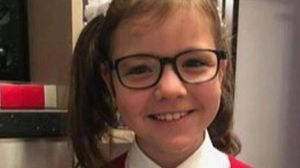 Fetița din Vaslui, crescută doar cu pufuleți și ceai, salvată din infern. Cum arată Flori acum alături de părinții adoptivi!