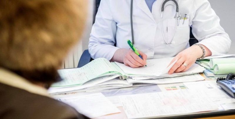 Pacientă, dată în judecată, după ce și-a hărțuit medicul! Femeia i-a trimis sute de mesaje jignitoare și de amenințare