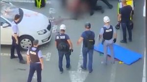 Scene șocante! Un bărbat a sărit de la etajul 6 al unui bloc și a supraviețuit!