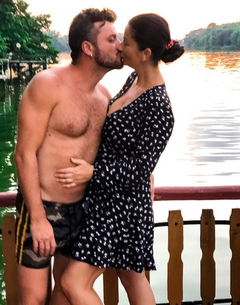 Gabriela Cristea și Tavi Clonda, sărut pătimaș în public! Cum s-au pozat cei doi îndrăgostiți Gabriela Cristea și Tavi Clonda, sărut pătimaș în public! Cum s-au pozat cei doi îndrăgostiți