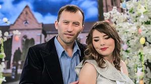 Imagini șocante! Cameraman, lovit cu o piatră în cap de tatăl lui Viorel Stegaru!