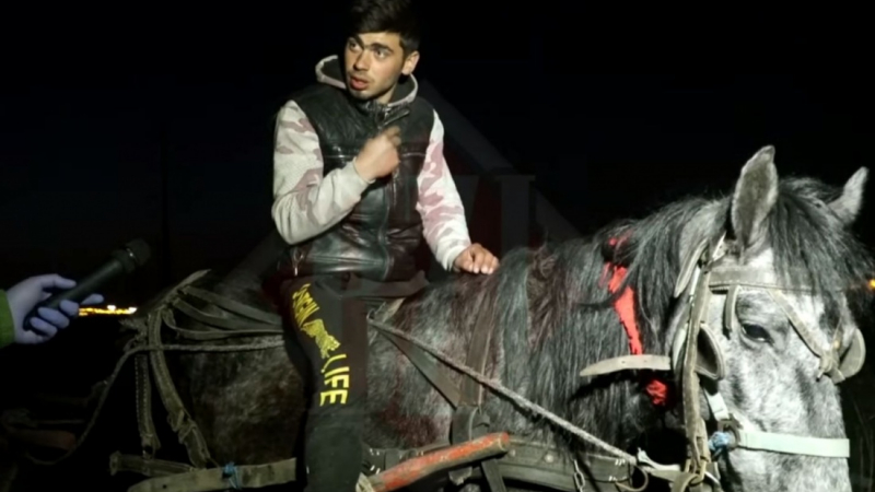 Sergiu Ciubotariu, tatăl din Iași, care a mers pe cal până la spitalul unde soția lui era internată, a fost prins de Poliție.