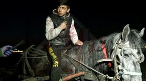 Sergiu Ciubotariu, tatăl din Iași, care a mers pe cal până la spitalul unde soția lui era internată, a fost prins de Poliție.
