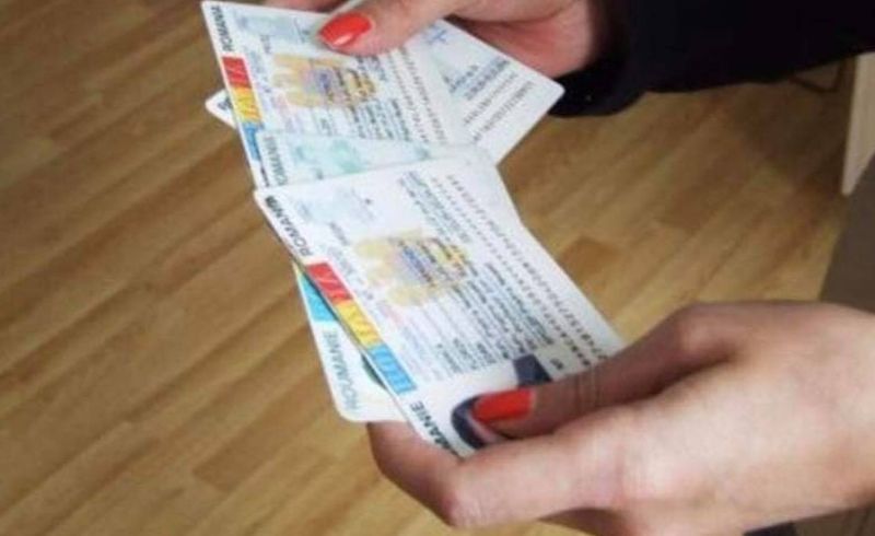 Lege promulgată de președintele Iohannis! Copiii sub 14 ani vor avea buletin, iar rom&acirc;nii alte cărți de identitate noi