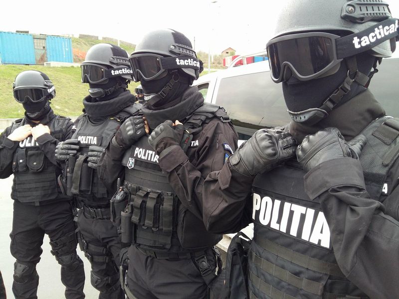 Ce s-a &icirc;nt&acirc;mplat la o zi după moartea lui Emi Pian. Mascații au intrat peste interlopi