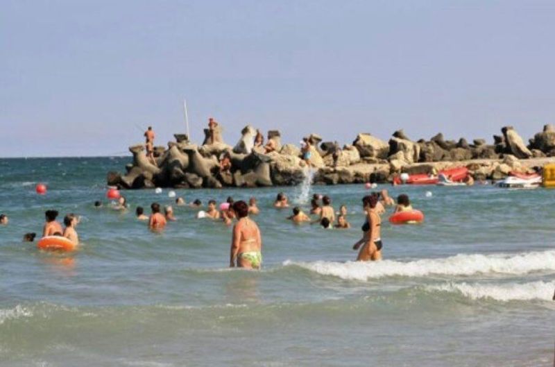 Fiica unor ambulanțieri a plecat la mare înainte de a afla rezultatul testului COVID ! Tânăra și-a infectat zeci de prieteni