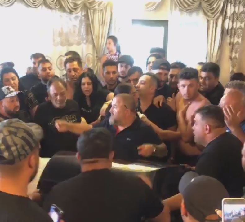 Momentul șocant &icirc;n care rudele l-au văzut pe Emi Pian &icirc;n sicriu