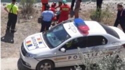 Accident teribil! Un șofer a căzut cu mașina în canalul Dunăre-Marea Neagră. O copilă a stat agățată de bordură până a fost salvată
