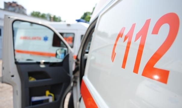 Accident rutier în Arad! Trei persoane au fost rănite și transportate la spital